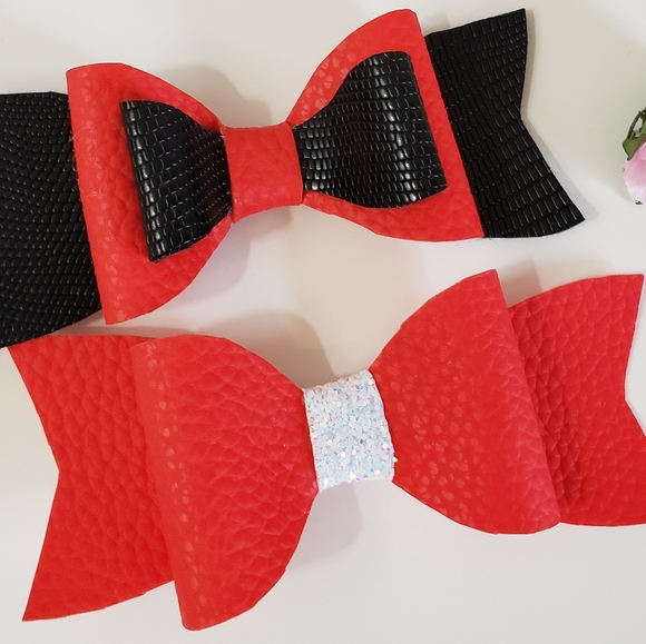 Faux-leather bow 🎀 - Picture 1 of 3